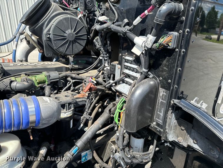 image for item DX0518 2016 Peterbilt 337 showroom truck