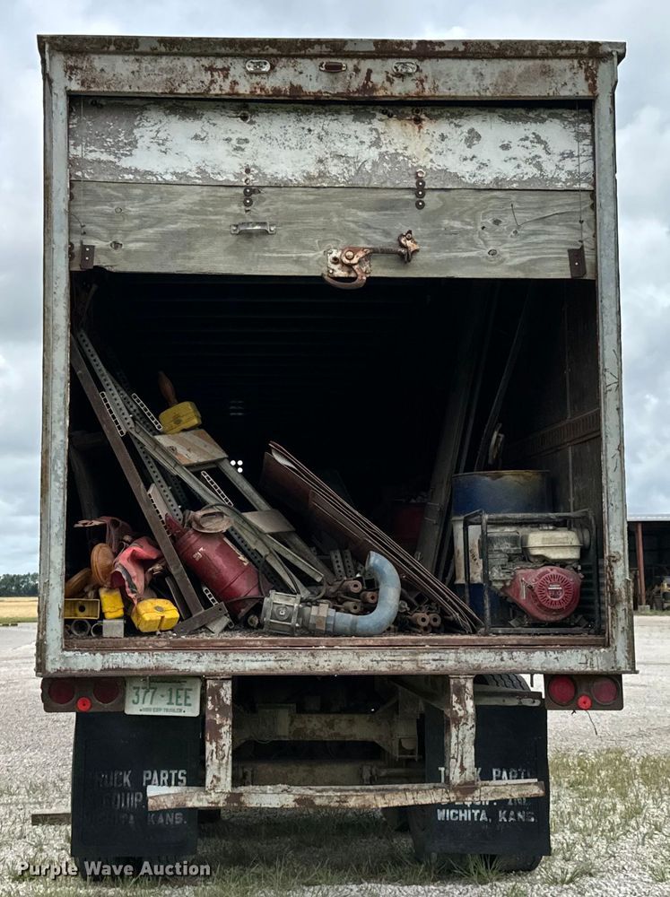 image for item DX0545 1976 Fruehauf FB6-F2-40 dry van trailer