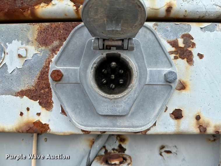 image for item DX0545 1976 Fruehauf FB6-F2-40 dry van trailer