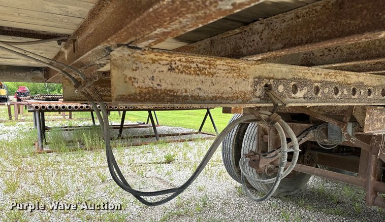 image for item DX0545 1976 Fruehauf FB6-F2-40 dry van trailer