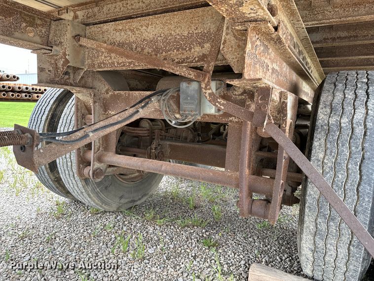 image for item DX0545 1976 Fruehauf FB6-F2-40 dry van trailer