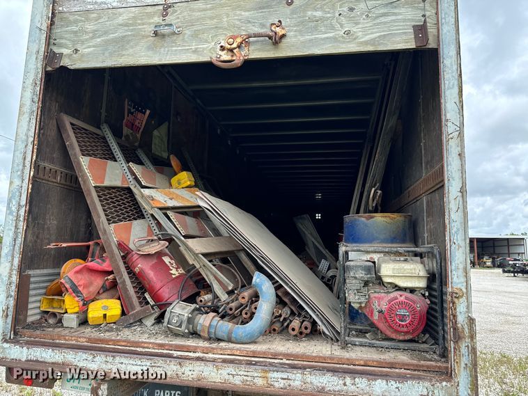 image for item DX0545 1976 Fruehauf FB6-F2-40 dry van trailer