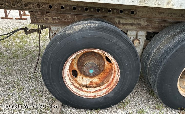 image for item DX0545 1976 Fruehauf FB6-F2-40 dry van trailer