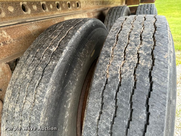 image for item DX0545 1976 Fruehauf FB6-F2-40 dry van trailer