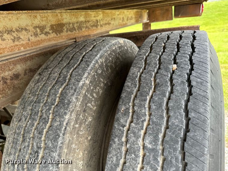 image for item DX0545 1976 Fruehauf FB6-F2-40 dry van trailer