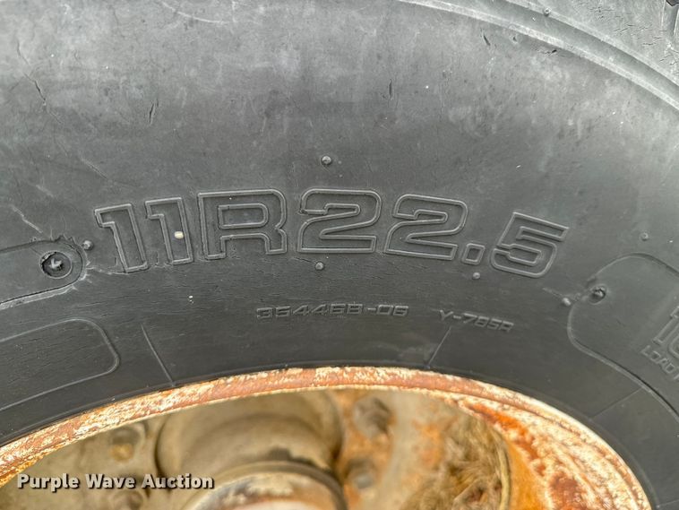 image for item DX0545 1976 Fruehauf FB6-F2-40 dry van trailer