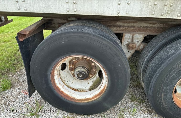 image for item DX0545 1976 Fruehauf FB6-F2-40 dry van trailer