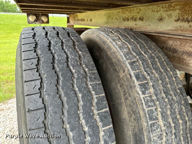 image for item DX0545 1976 Fruehauf FB6-F2-40 dry van trailer