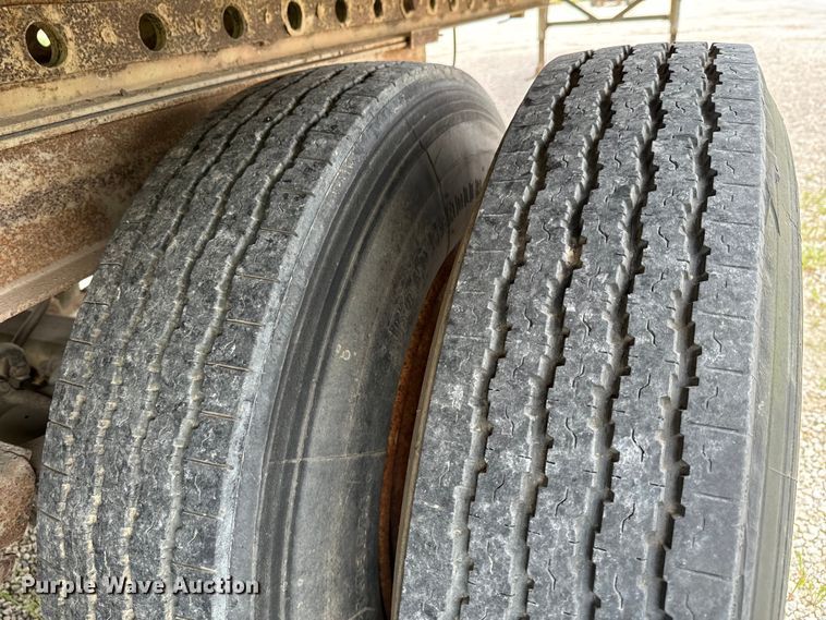 image for item DX0545 1976 Fruehauf FB6-F2-40 dry van trailer