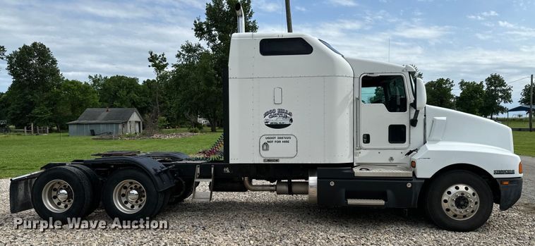 image for item DX0610 2005 Kenworth T600 semi truck