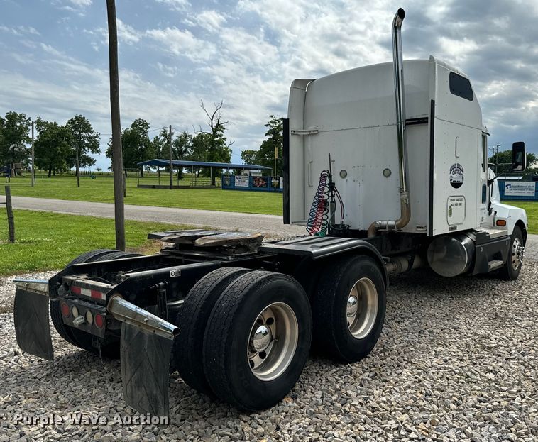 image for item DX0610 2005 Kenworth T600 semi truck