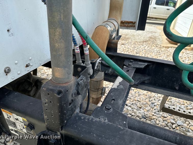 image for item DX0610 2005 Kenworth T600 semi truck