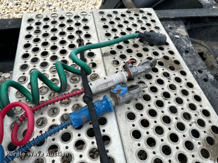 image for item DX0610 2005 Kenworth T600 semi truck