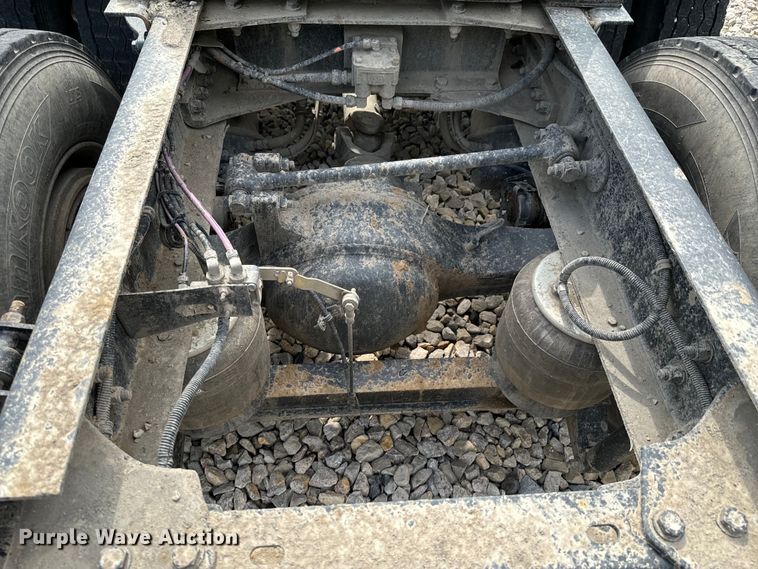 image for item DX0610 2005 Kenworth T600 semi truck