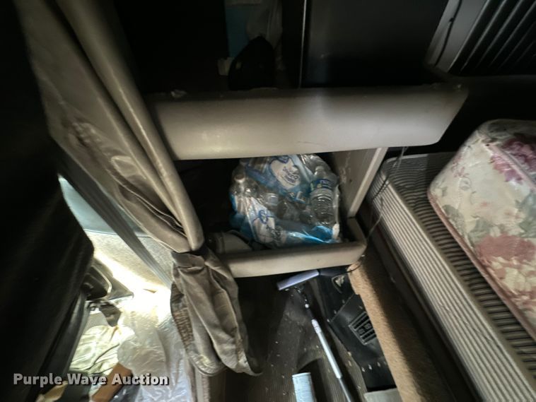 image for item DX0610 2005 Kenworth T600 semi truck