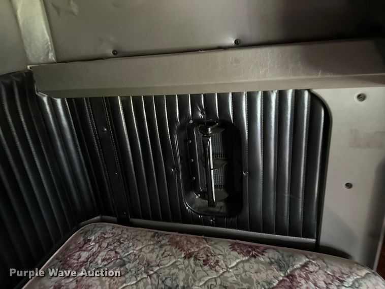 image for item DX0610 2005 Kenworth T600 semi truck