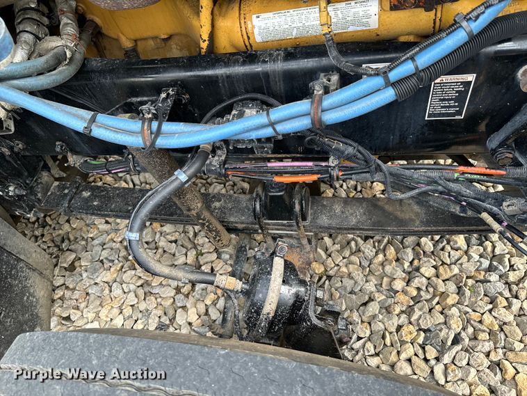 image for item DX0610 2005 Kenworth T600 semi truck