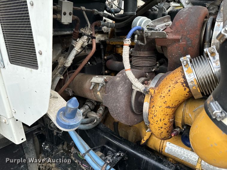 image for item DX0610 2005 Kenworth T600 semi truck