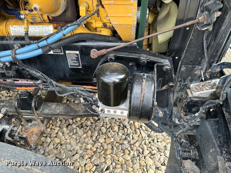 image for item DX0610 2005 Kenworth T600 semi truck