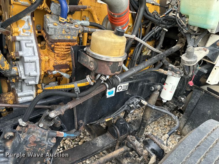 image for item DX0610 2005 Kenworth T600 semi truck