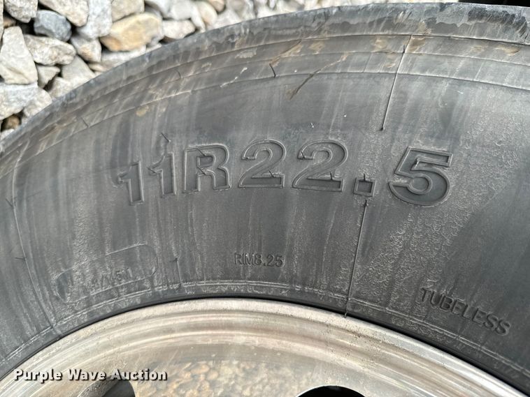 image for item DX0610 2005 Kenworth T600 semi truck