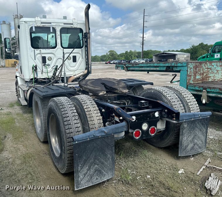 image for item DX0611 2012 Freightliner Cascadia 113 semi truck
