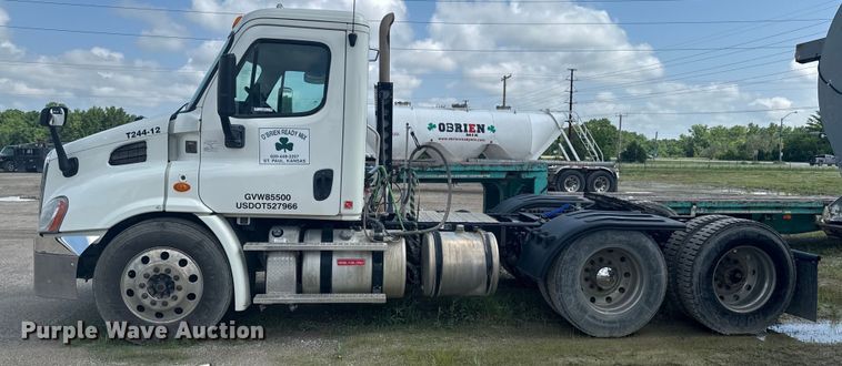 image for item DX0611 2012 Freightliner Cascadia 113 semi truck