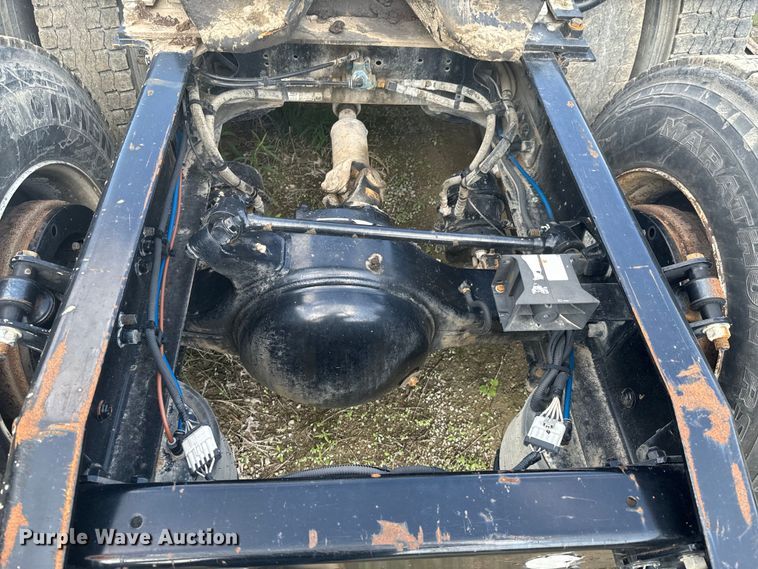 image for item DX0611 2012 Freightliner Cascadia 113 semi truck