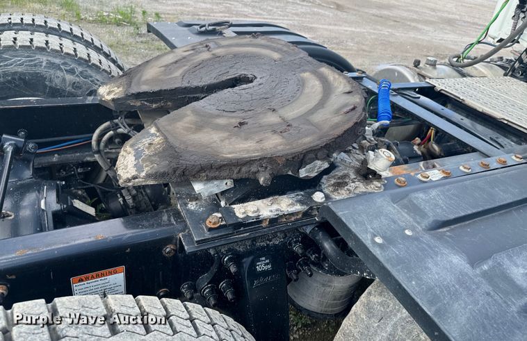 image for item DX0611 2012 Freightliner Cascadia 113 semi truck