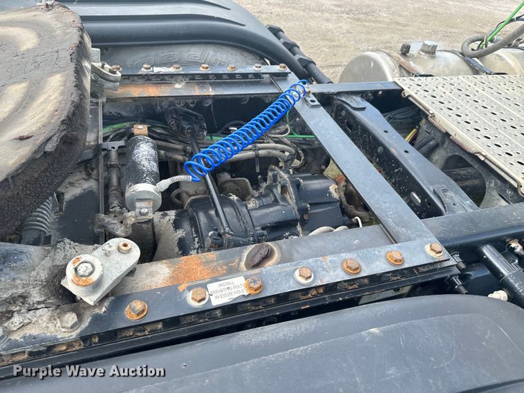 image for item DX0611 2012 Freightliner Cascadia 113 semi truck