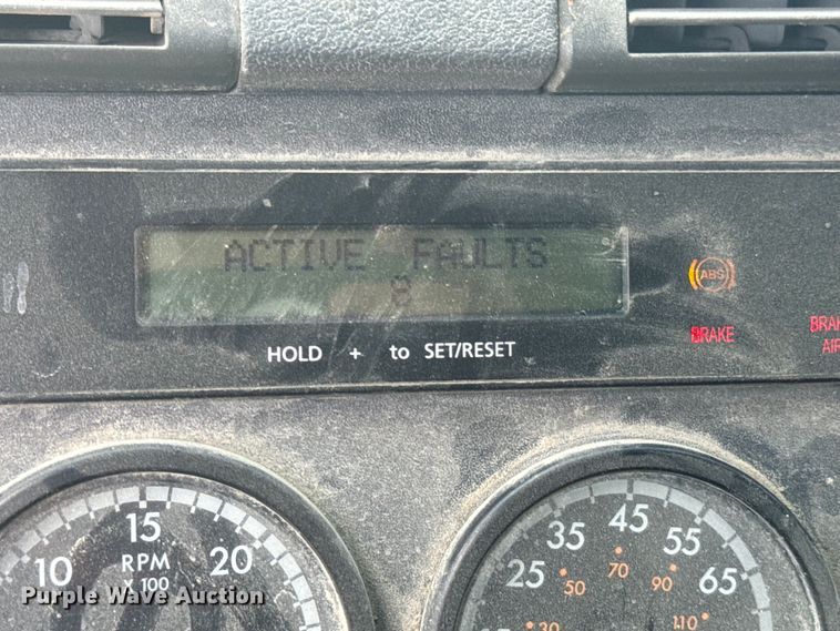 image for item DX0611 2012 Freightliner Cascadia 113 semi truck