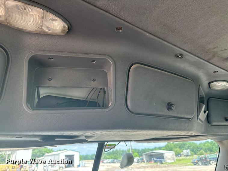 image for item DX0611 2012 Freightliner Cascadia 113 semi truck