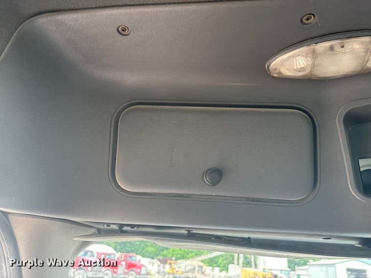 image for item DX0611 2012 Freightliner Cascadia 113 semi truck