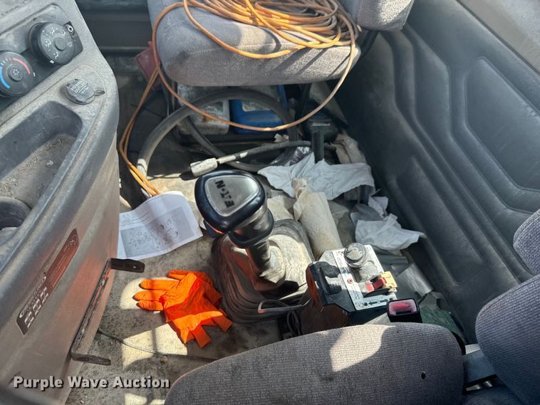 image for item DX0611 2012 Freightliner Cascadia 113 semi truck