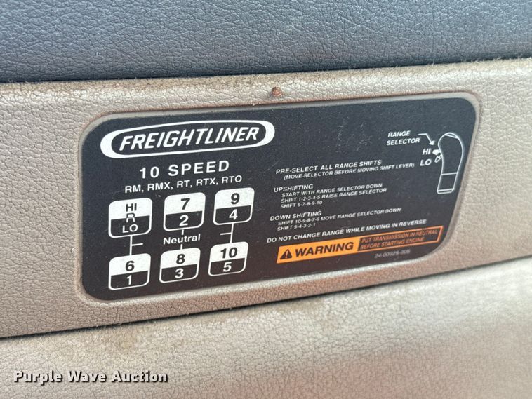 image for item DX0611 2012 Freightliner Cascadia 113 semi truck