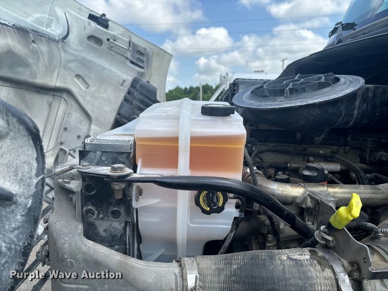 image for item DX0611 2012 Freightliner Cascadia 113 semi truck