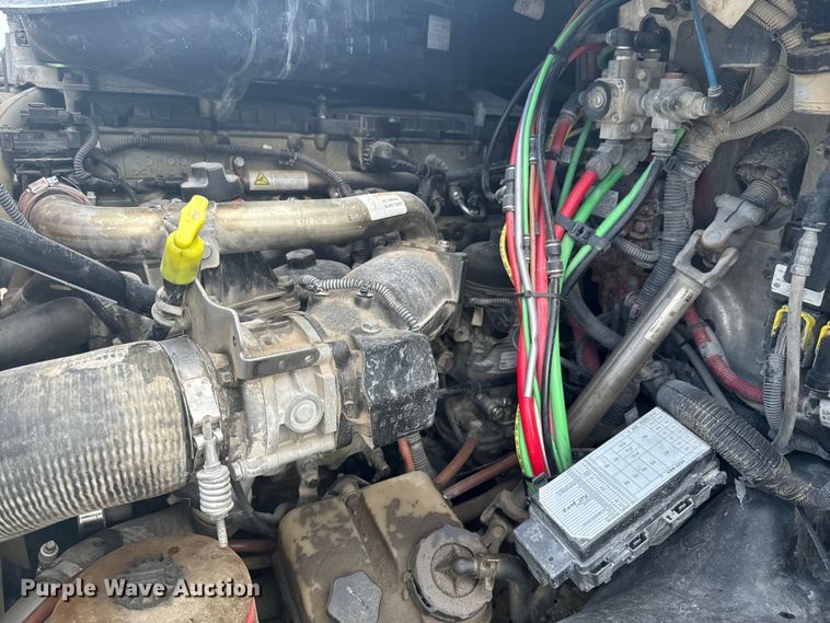 image for item DX0611 2012 Freightliner Cascadia 113 semi truck