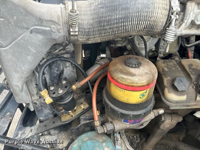 image for item DX0611 2012 Freightliner Cascadia 113 semi truck