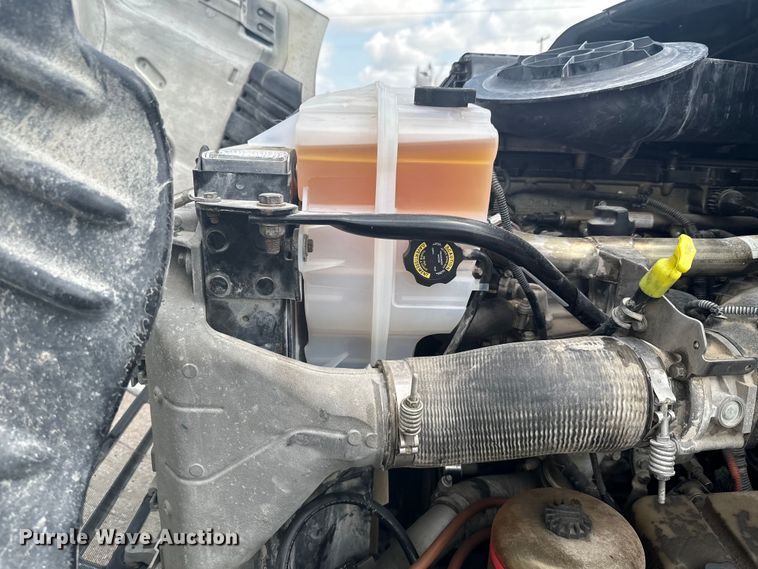 image for item DX0611 2012 Freightliner Cascadia 113 semi truck