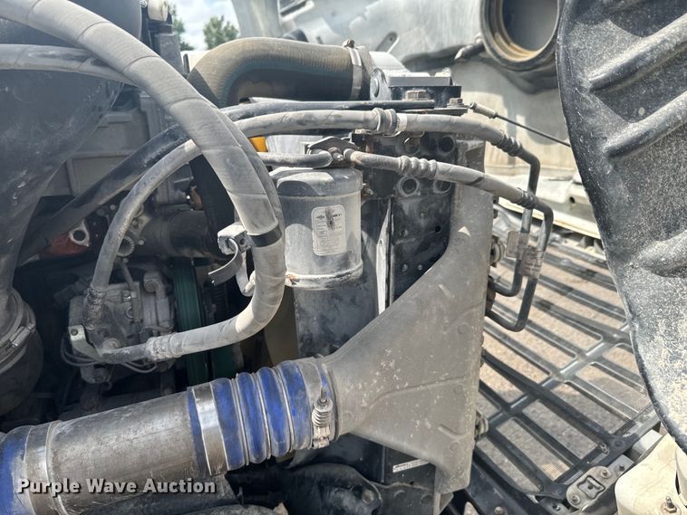 image for item DX0611 2012 Freightliner Cascadia 113 semi truck