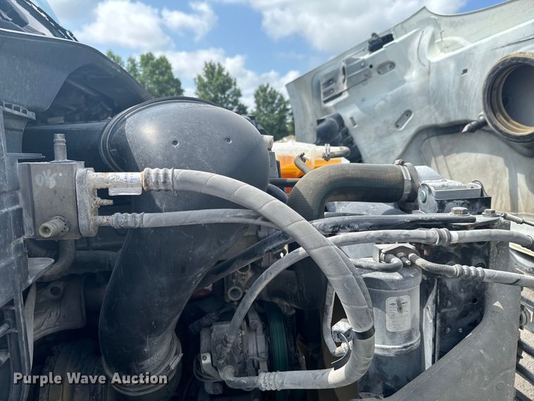 image for item DX0611 2012 Freightliner Cascadia 113 semi truck