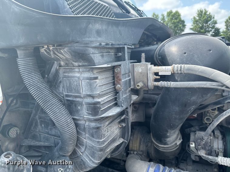 image for item DX0611 2012 Freightliner Cascadia 113 semi truck