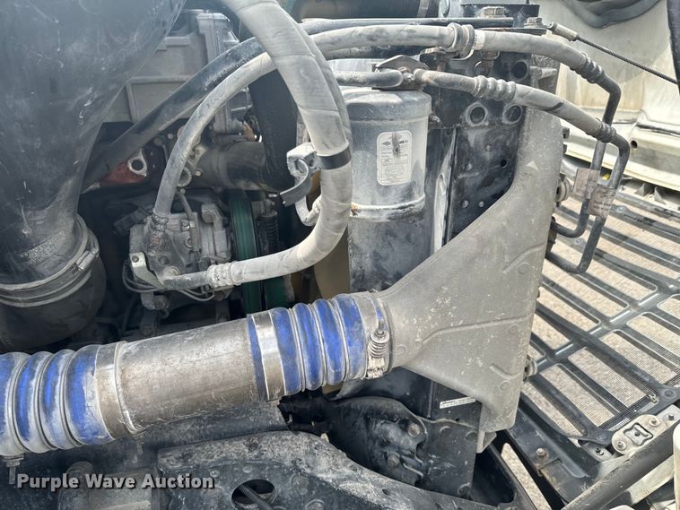 image for item DX0611 2012 Freightliner Cascadia 113 semi truck