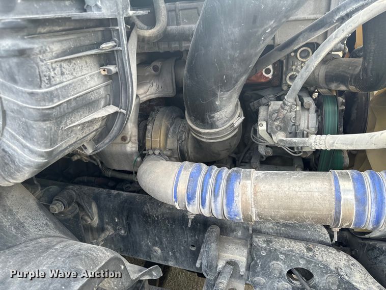 image for item DX0611 2012 Freightliner Cascadia 113 semi truck