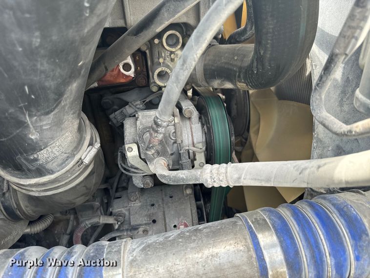 image for item DX0611 2012 Freightliner Cascadia 113 semi truck