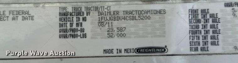 image for item DX0611 2012 Freightliner Cascadia 113 semi truck