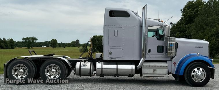 image for item DX0642 2007 Kenworth W900L semi truck