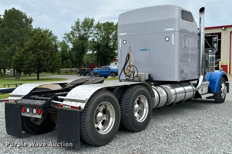 image for item DX0642 2007 Kenworth W900L semi truck