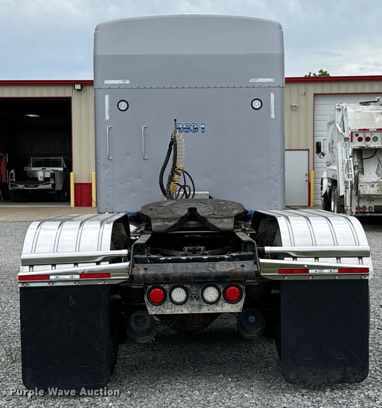 image for item DX0642 2007 Kenworth W900L semi truck