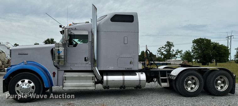 image for item DX0642 2007 Kenworth W900L semi truck